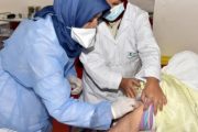 مديرية الصحة بجهة فاس تنفي وفاة مسنّيْن إثر تلقيهما اللقاح ضد كوفيد-19